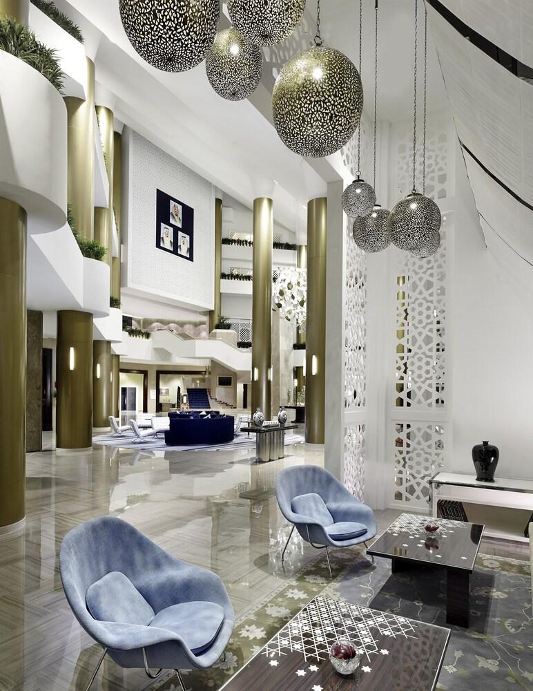 Le Meridien Эль-Хубар Экстерьер фото The lobby of the hotel