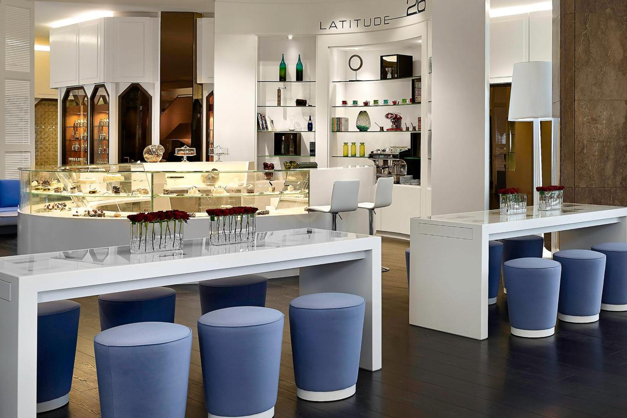 Le Meridien Эль-Хубар Экстерьер фото The lounge at the airport