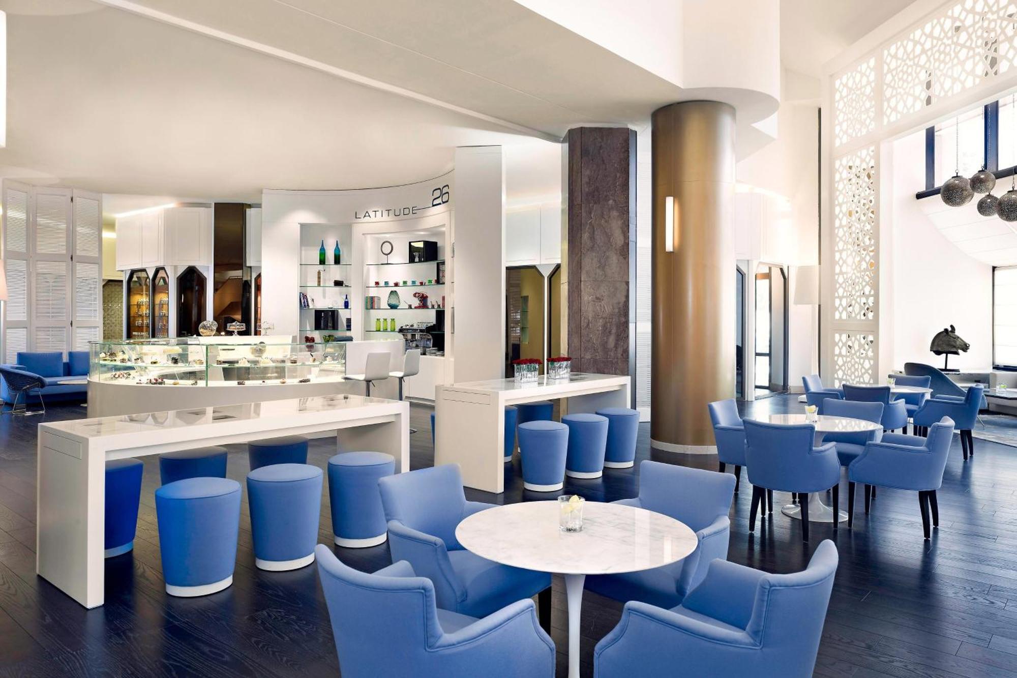 Le Meridien Эль-Хубар Экстерьер фото The lounge at the airport