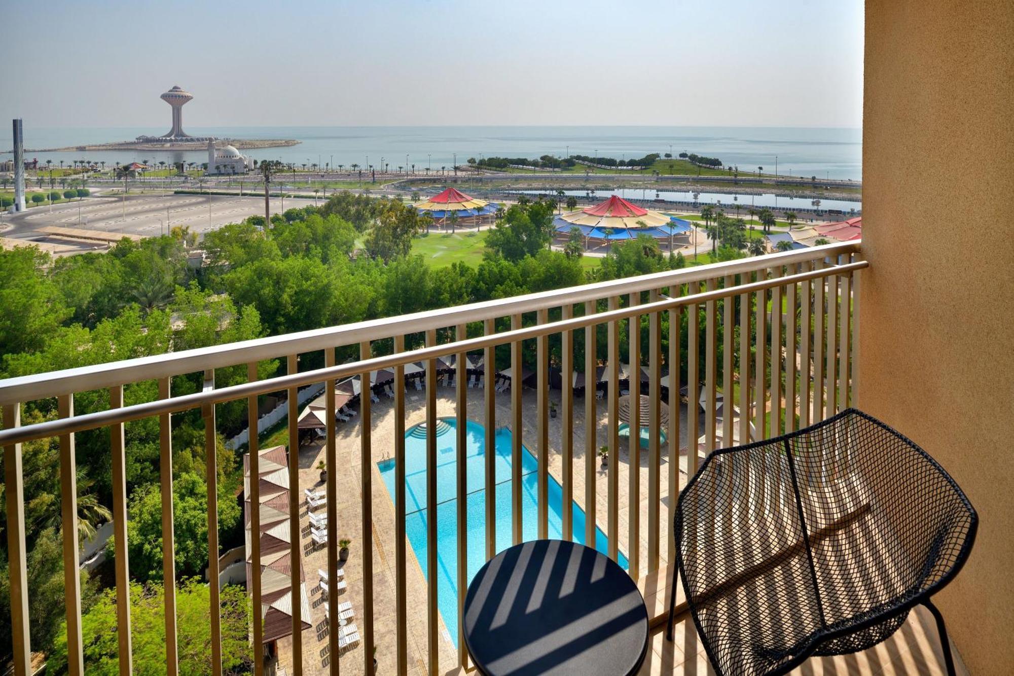 Le Meridien Эль-Хубар Экстерьер фото View from a balcony at the hotel