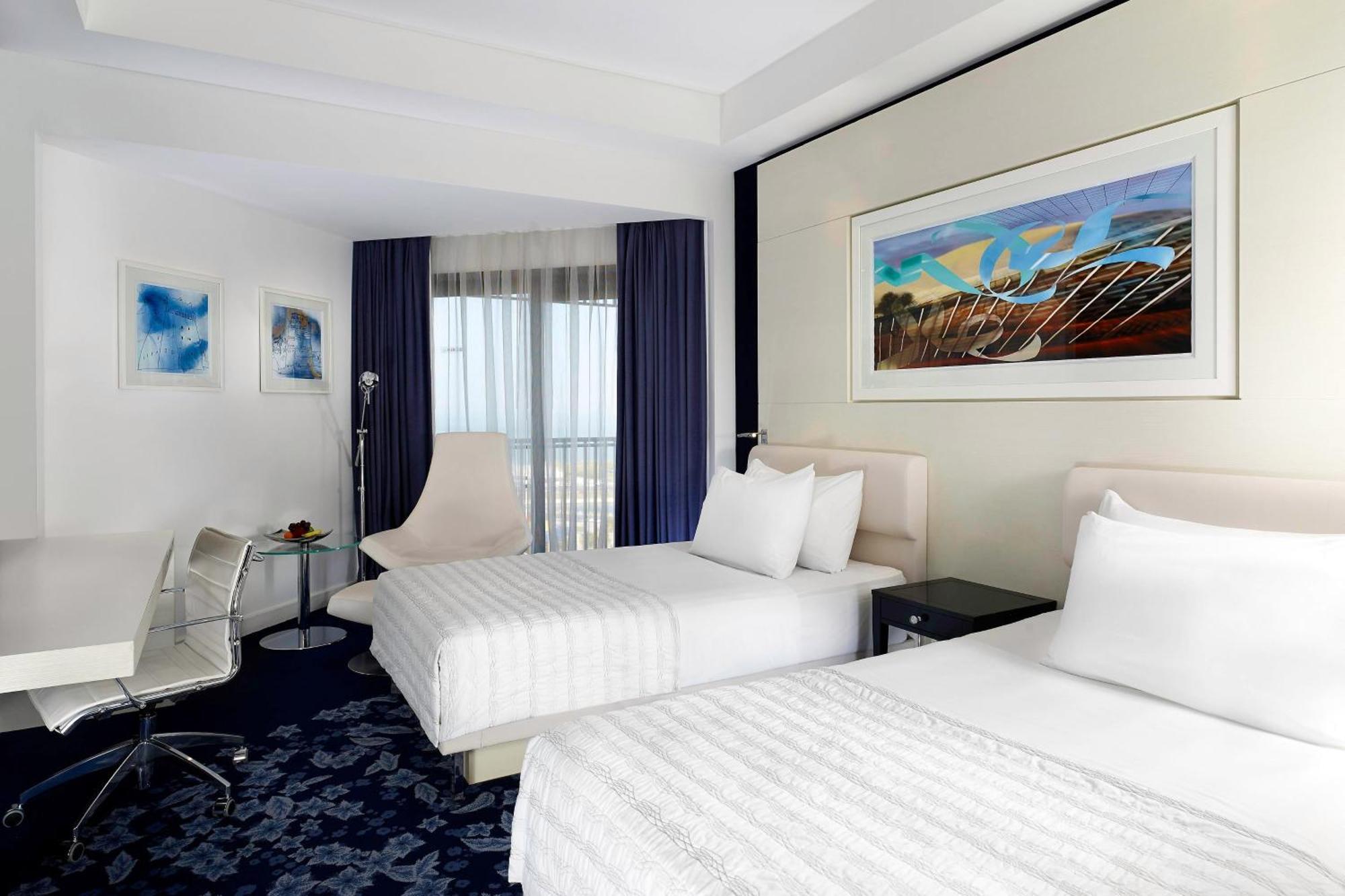 Le Meridien Эль-Хубар Экстерьер фото A room at the hotel