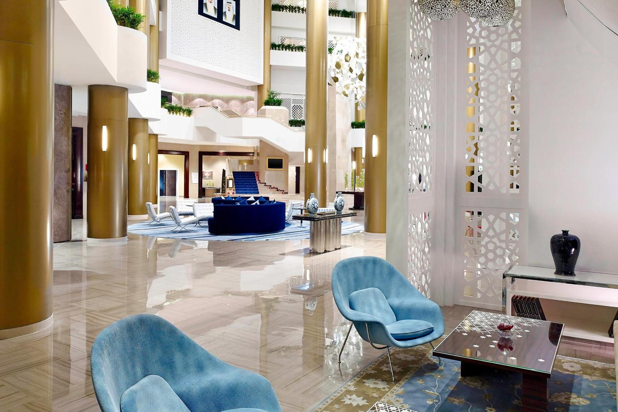 Le Meridien Эль-Хубар Экстерьер фото Lobby